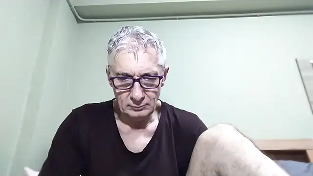 Snapshot of BIGUNCUTHARDCOCK chatting on October 2025 12:20:01 AM BIGUNCUTHARDCOCK online show from October 2025 12:20:01 AM