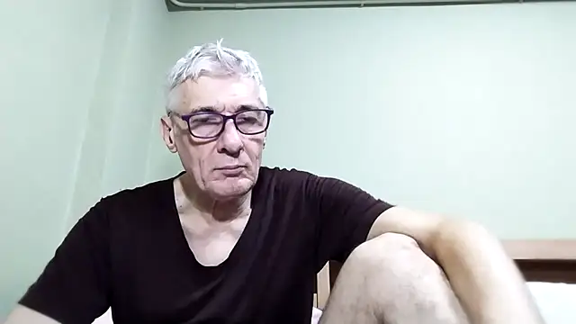 Snapshot of BIGUNCUTHARDCOCK chatting on October 2025 12:53:01 AM BIGUNCUTHARDCOCK online show from October 2025 12:53:01 AM