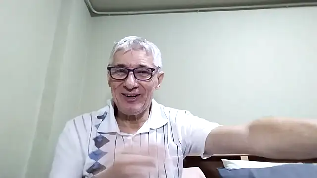 Snapshot of BIGUNCUTHARDCOCK chatting on October 2025 02:18:02 PM BIGUNCUTHARDCOCK online show from October 2025 02:18:02 PM