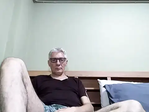 Snapshot of BIGUNCUTHARDCOCK chatting on October 2025 02:28:01 PM BIGUNCUTHARDCOCK online show from October 2025 02:28:01 PM