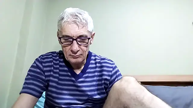 Snapshot of BIGUNCUTHARDCOCK chatting on October 2025 11:40:01 PM BIGUNCUTHARDCOCK online show from October 2025 11:40:01 PM