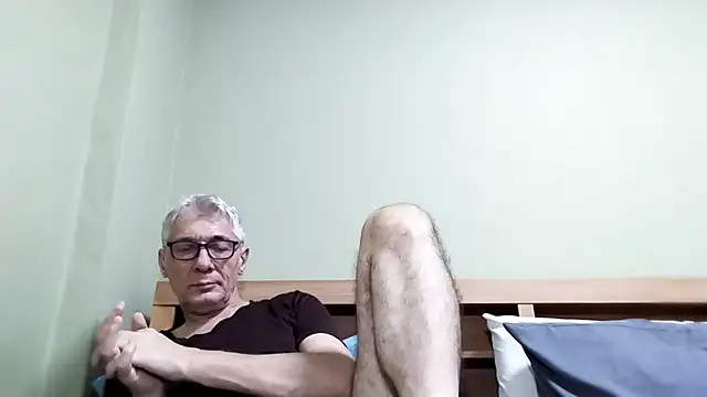 Snapshot of BIGUNCUTHARDCOCK chatting on October 2025 11:44:02 AM BIGUNCUTHARDCOCK online show from October 2025 11:44:02 AM