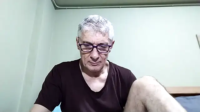 Snapshot of BIGUNCUTHARDCOCK chatting on October 2025 01:17:02 AM BIGUNCUTHARDCOCK online show from October 2025 01:17:02 AM