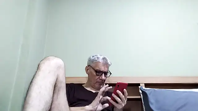 Snapshot of BIGUNCUTHARDCOCK chatting on October 2025 04:57:02 AM BIGUNCUTHARDCOCK online show from October 2025 04:57:02 AM