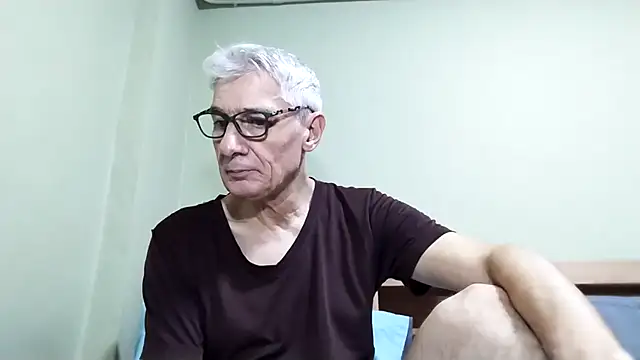 Snapshot of BIGUNCUTHARDCOCK chatting on October 2025 12:33:02 AM BIGUNCUTHARDCOCK online show from October 2025 12:33:02 AM