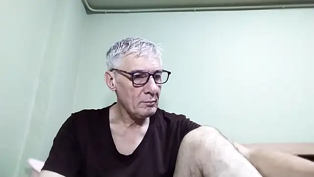 Snapshot of BIGUNCUTHARDCOCK chatting on October 2025 01:35:01 AM BIGUNCUTHARDCOCK online show from October 2025 01:35:01 AM