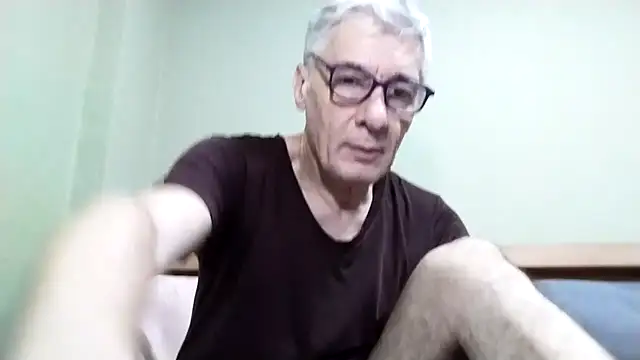 Snapshot of BIGUNCUTHARDCOCK chatting on October 2025 01:07:02 AM BIGUNCUTHARDCOCK online show from October 2025 01:07:02 AM