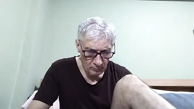 Snapshot of BIGUNCUTHARDCOCK chatting on November 2025 01:41:01 AM BIGUNCUTHARDCOCK online show from November 2025 01:41:01 AM