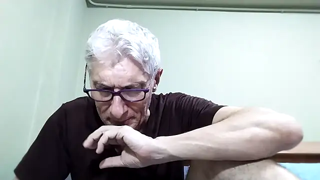 Snapshot of BIGUNCUTHARDCOCK chatting on November 2025 04:57:01 AM BIGUNCUTHARDCOCK online show from November 2025 04:57:01 AM