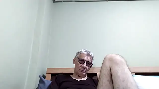 Snapshot of BIGUNCUTHARDCOCK chatting on November 2025 01:44:01 PM BIGUNCUTHARDCOCK online show from November 2025 01:44:01 PM