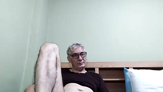 Snapshot of BIGUNCUTHARDCOCK chatting on November 2025 01:48:02 AM BIGUNCUTHARDCOCK online show from November 2025 01:48:02 AM