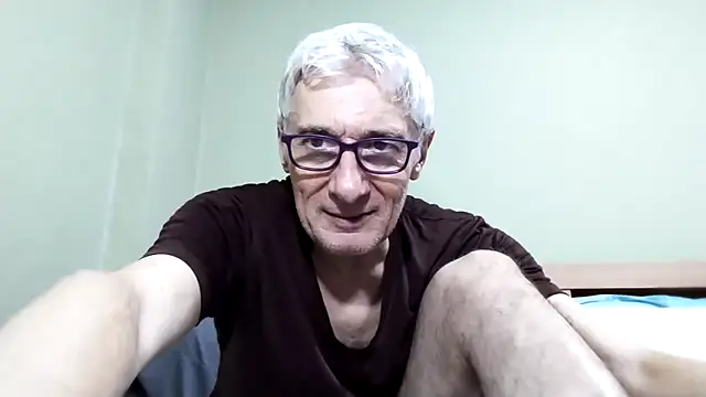 Snapshot of BIGUNCUTHARDCOCK chatting on November 2025 03:56:01 AM BIGUNCUTHARDCOCK online show from November 2025 03:56:01 AM