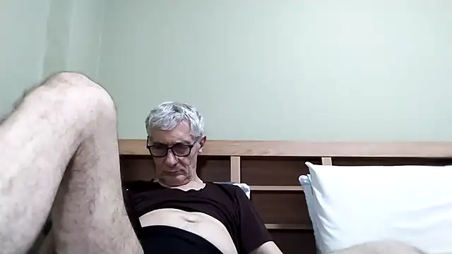 Snapshot of BIGUNCUTHARDCOCK chatting on November 2025 02:06:02 PM BIGUNCUTHARDCOCK online show from November 2025 02:06:02 PM