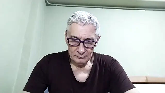 Snapshot of BIGUNCUTHARDCOCK chatting on December 2025 01:25:01 AM BIGUNCUTHARDCOCK online show from December 2025 01:25:01 AM