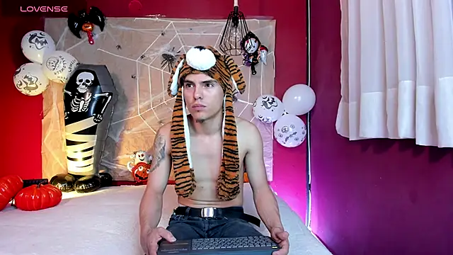 Snapshot of _Tattoo_Couple chatting on October 2025 02:31:01 PM Tattoo Couple online show from October 2025 02:31:01 PM