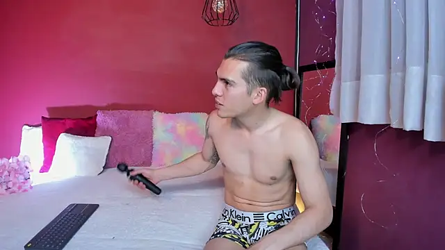 Snapshot of _Tattoo_Couple chatting on November 2025 02:02:01 PM Tattoo Couple online show from November 2025 02:02:01 PM