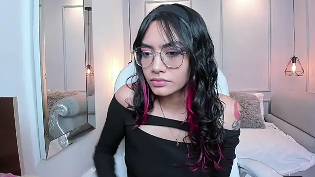 AzuraKindong online show from March 2025 07:24:02 PM