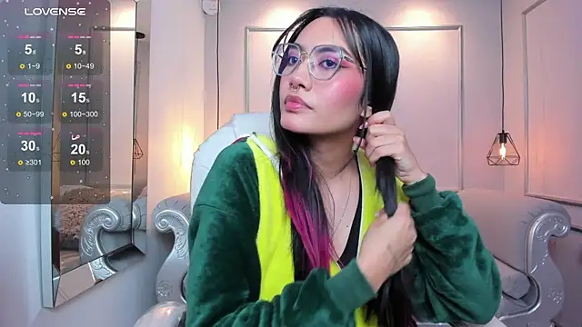 AzuraKindong online show from September 2025 07:49:01 PM