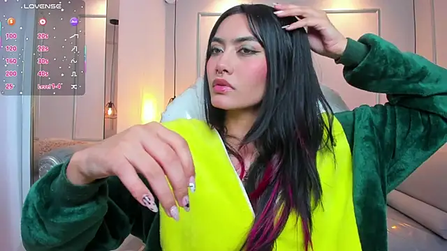 AzuraKindong online show from October 2025 07:37:01 PM