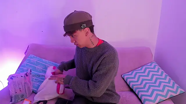 Tomy Rox online show from November 2025 08:52:02 PM