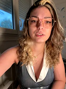 Snapshot of La_Nebulleuse-Nebulla chatting on November 2025 03:21:01 PM La Nebulleuse-Nebulla online show from November 2025 03:21:01 PM