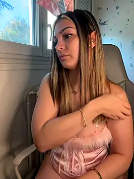 Snapshot of La_Nebulleuse-Nebulla chatting on November 2025 02:06:01 PM La Nebulleuse-Nebulla online show from November 2025 02:06:01 PM