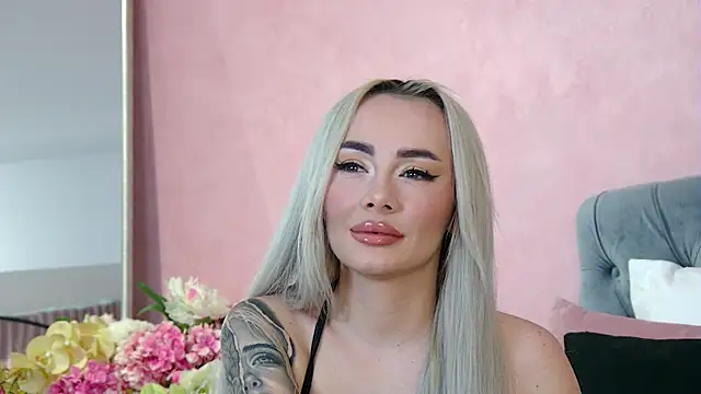 Snapshot of FrancescaMcGray chatting on November 2025 07:40:01 AM FrancescaMcGray online show from November 2025 07:40:01 AM