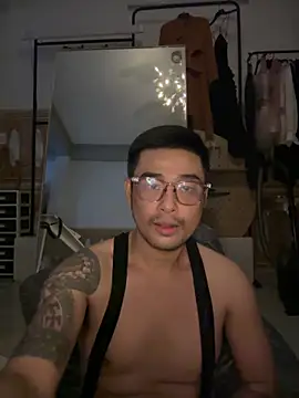 Snapshot of Asianhif chatting on October 2025 05:00:01 PM Asianhif online show from October 2025 05:00:01 PM