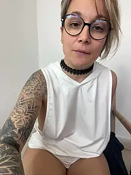 Snapshot of marinella07 chatting on March 2025 12:11:01 PM marinella07 online show from March 2025 12:11:01 PM