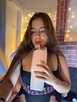 Juanelopez1 online show from June 2026 03:33:02 AM
