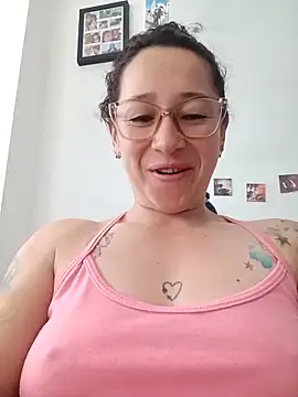 Snapshot of emilypoppy3 chatting on May 2026 03:38:02 PM emilypoppy3 online show from May 2026 03:38:02 PM