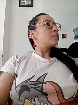 Snapshot of emilypoppy3 chatting on May 2026 12:35:02 PM emilypoppy3 online show from May 2026 12:35:02 PM