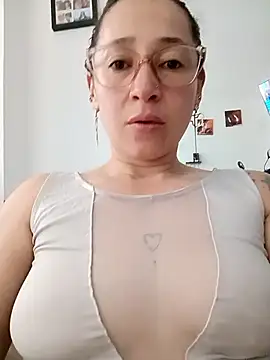 Snapshot of emilypoppy3 chatting on May 2026 12:43:01 PM emilypoppy3 online show from May 2026 12:43:01 PM