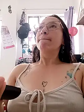 Snapshot of emilypoppy3 chatting on May 2026 12:43:02 PM emilypoppy3 online show from May 2026 12:43:02 PM