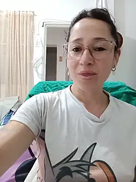 Snapshot of emilypoppy3 chatting on June 2026 12:43:01 PM emilypoppy3 online show from June 2026 12:43:01 PM