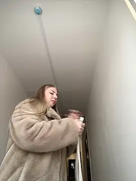 Snapshot of NewLale chatting on December 2024 03:25:02 AM NewLale online show from December 2024 03:25:02 AM