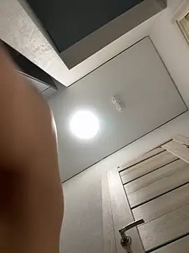 Snapshot of NewLale chatting on September 2025 02:26:01 AM NewLale online show from September 2025 02:26:01 AM