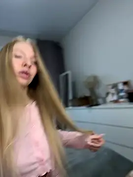 Snapshot of NewLale chatting on October 2025 03:27:01 AM NewLale online show from October 2025 03:27:01 AM