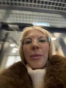 Snapshot of NewLale chatting on February 2026 06:26:01 AM NewLale online show from February 2026 06:26:01 AM