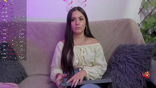 Snapshot of Murieel_69 chatting on January 2025 07:32:01 PM Murieel 69 online show from January 2025 07:32:01 PM