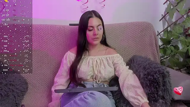 Snapshot of Murieel_69 chatting on March 2025 10:49:01 PM Murieel 69 online show from March 2025 10:49:01 PM