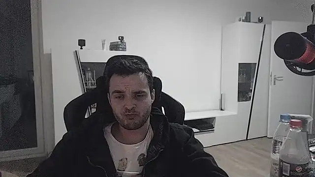 Snapshot of SharkLuigi chatting on January 2025 03:49:02 AM SharkLuigi online show from January 2025 03:49:02 AM