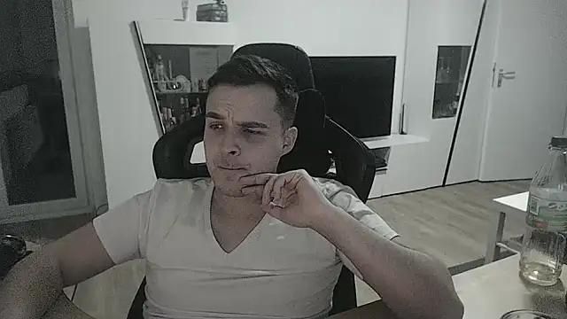 Snapshot of SharkLuigi chatting on January 2025 11:27:01 PM SharkLuigi online show from January 2025 11:27:01 PM