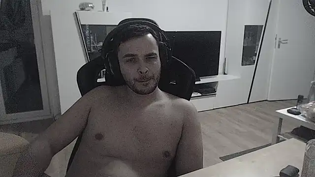 Snapshot of SharkLuigi chatting on February 2025 12:40:02 AM SharkLuigi online show from February 2025 12:40:02 AM