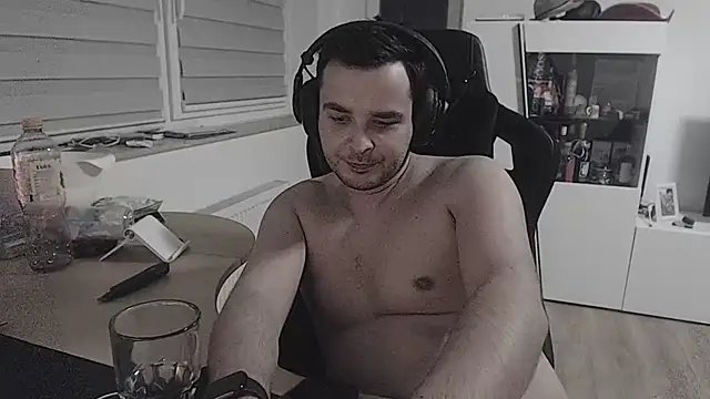 Snapshot of SharkLuigi chatting on September 2025 10:47:01 PM SharkLuigi online show from September 2025 10:47:01 PM