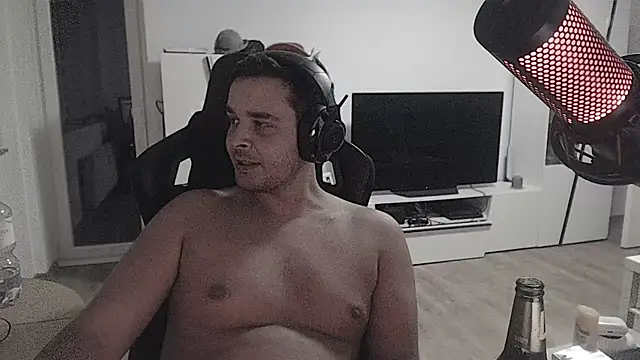 Snapshot of SharkLuigi chatting on October 2025 11:43:01 PM SharkLuigi online show from October 2025 11:43:01 PM