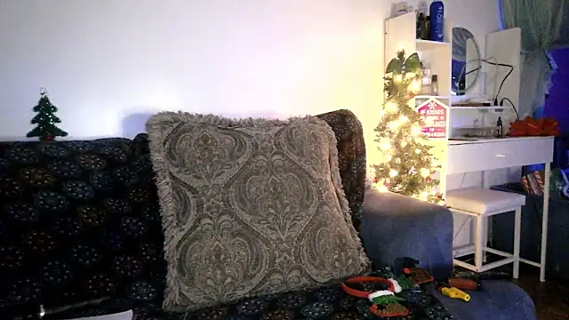 Snapshot of samone9 chatting on December 2025 11:12:01 PM samone9 online show from December 2025 11:12:01 PM