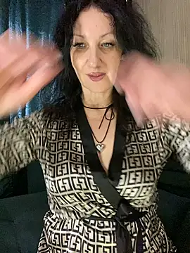 Katie-n online show from January 2025 10:32:01 AM