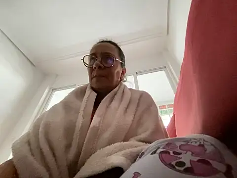 Snapshot of sweeviolet chatting on January 2025 08:43:02 AM sweeviolet online show from January 2025 08:43:02 AM