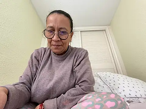 Snapshot of sweeviolet chatting on February 2025 11:55:01 AM sweeviolet online show from February 2025 11:55:01 AM